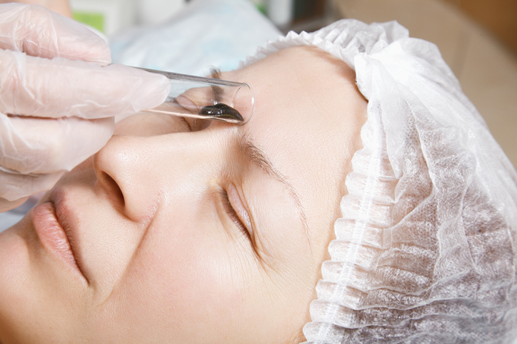 زالوی طبی مانند سرنگ باید یکبار مصرف و کاملا ایزوله باشد . زالوی طبی را از تک زالو بزرگترین مجتمع پرورش زالو طبی با مجوز بهداشتی از سازمان دامپزشکی و جهاد کشاورزی با نظارت دامپزشک تهیه فرمایید