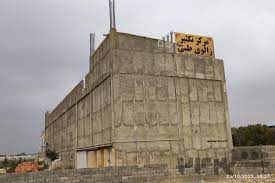 موارد منع مصرف: افراد مبتلا به عفونتهای شدید، کمخونی، اختلالات خونریزی یا افرادی که داروهای ضد انعقاد خون مصرف میکنند، باید از زالو درمانی خودداری کنند.